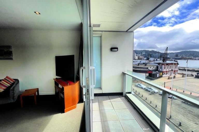 Photo of property in Portal Apartments, 4b/42 Cable Street, Te Aro, Wellington, 6011