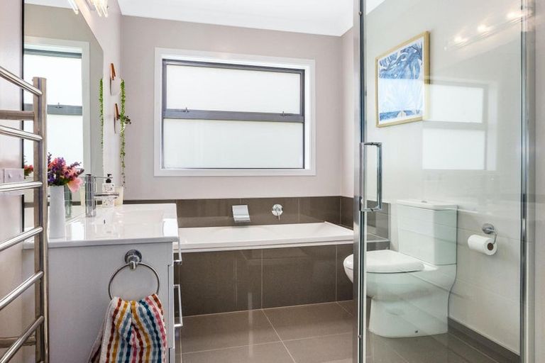 Photo of property in 6 Shoal Place, Whitby, Porirua, 5024