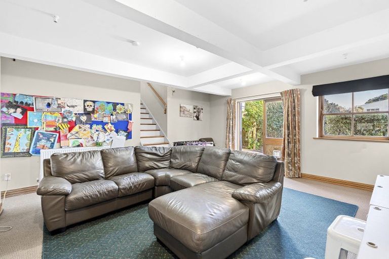 Photo of property in 62 Gilbert Street, New Plymouth, 4310