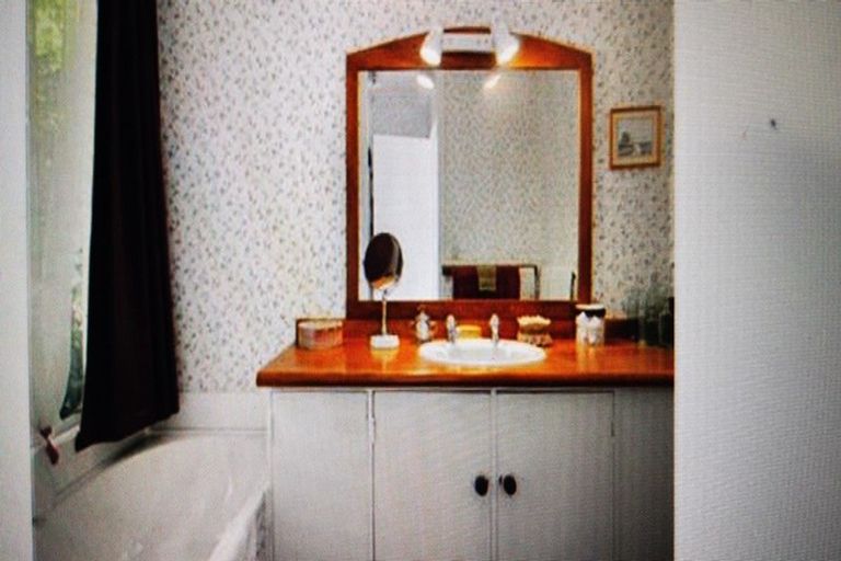 Photo of property in 16 Philson Terrace, Browns Bay, Auckland, 0630