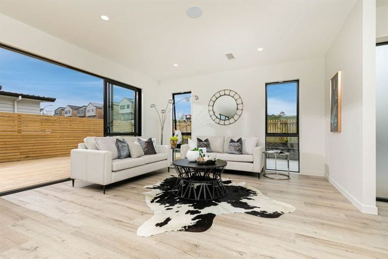 Photo of property in 19 Tautoru Avenue, Orewa, 0931