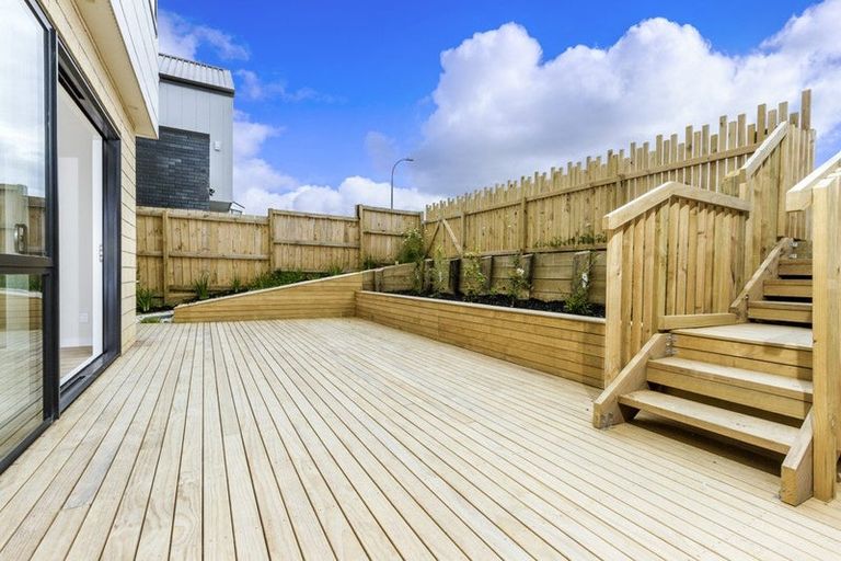 Photo of property in 51 Sunnyheights Road, Orewa, 0931