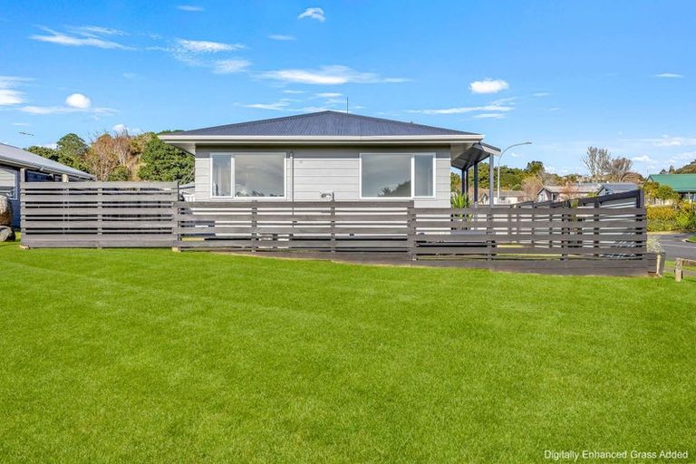 Photo of property in 1/58 Riversdale Drive, Merrilands, New Plymouth, 4312