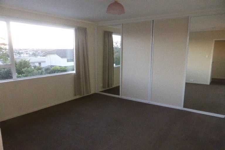 Photo of property in 1/36 Exmouth Road, Northcote, Auckland, 0627