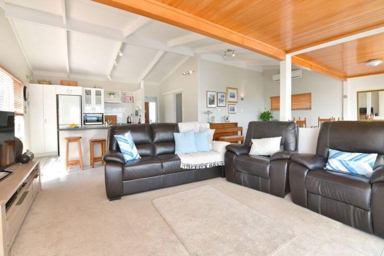 Photo of property in 1/34 Totara Road, Stanmore Bay, Whangaparaoa, 0932