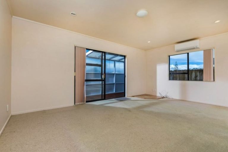 Photo of property in 6 Nukumea Common, Orewa, 0931