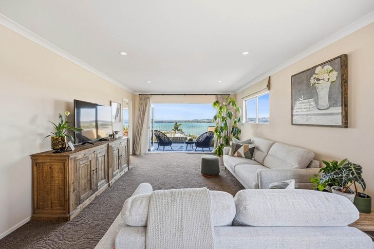 Photo of property in 3 Pounamu Place, Shelly Park, Auckland, 2014