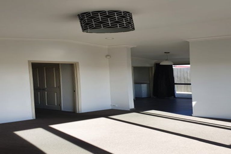 Photo of property in 27 Pahi Place, West Harbour, Auckland, 0618