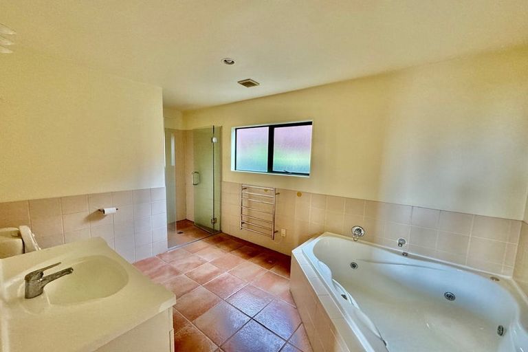 Photo of property in 2b Spencer Road, Pinehill, Auckland, 0632