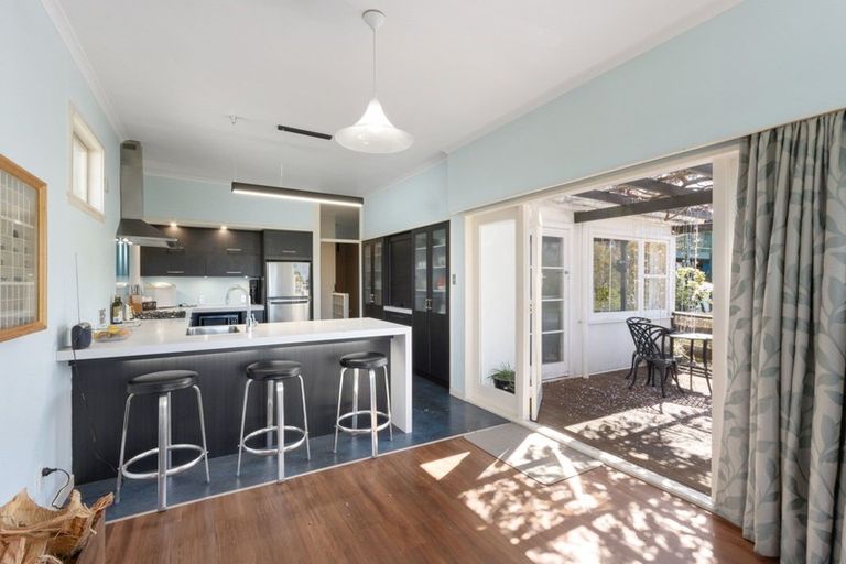 Photo of property in 103 Chaucer Road, Hospital Hill, Napier, 4110