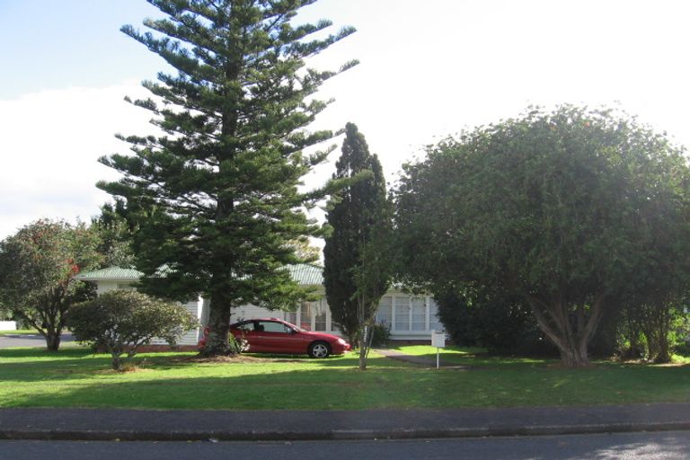 Photo of property in 5 River Road, Te Atatu Peninsula, Auckland, 0610