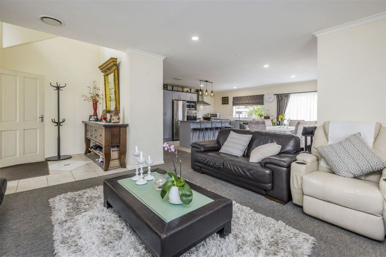 Photo of property in 2 Dunaff Place, Flat Bush, Auckland, 2019