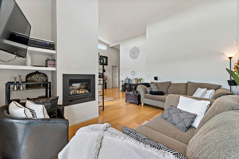 Photo of property in 34 Sunnyhaven Avenue, Beach Haven, Auckland, 0626