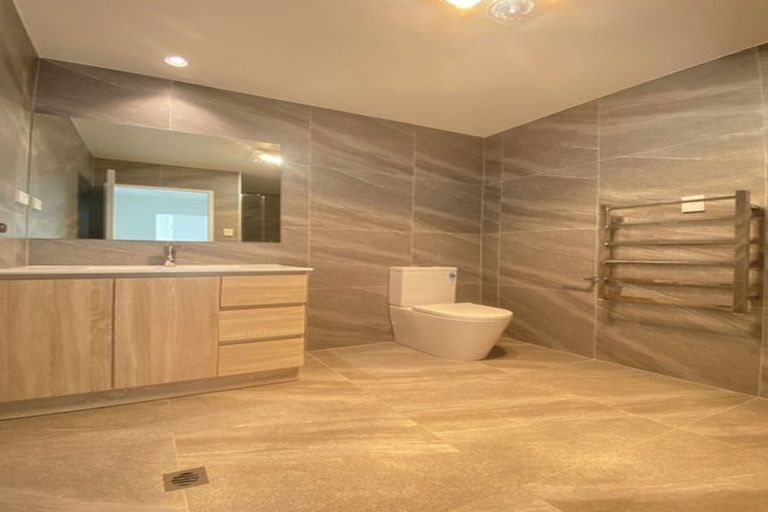 Photo of property in 2c Robin Lane, Browns Bay, Auckland, 0630