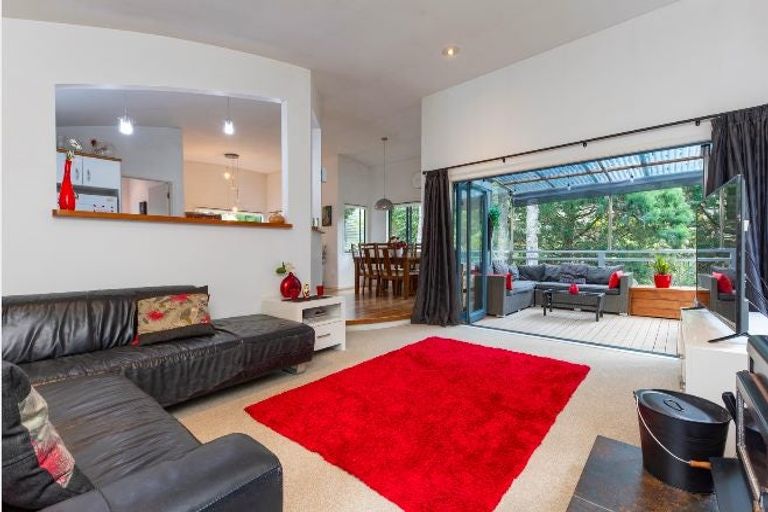 Photo of property in 220 Woodlands Park Road, Titirangi, Auckland, 0604
