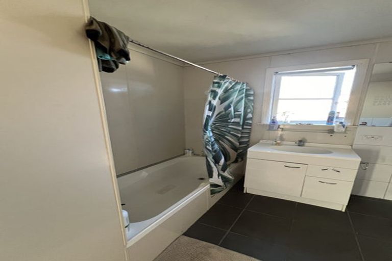 Photo of property in 9 Waterview Road, Favona, Auckland, 2024