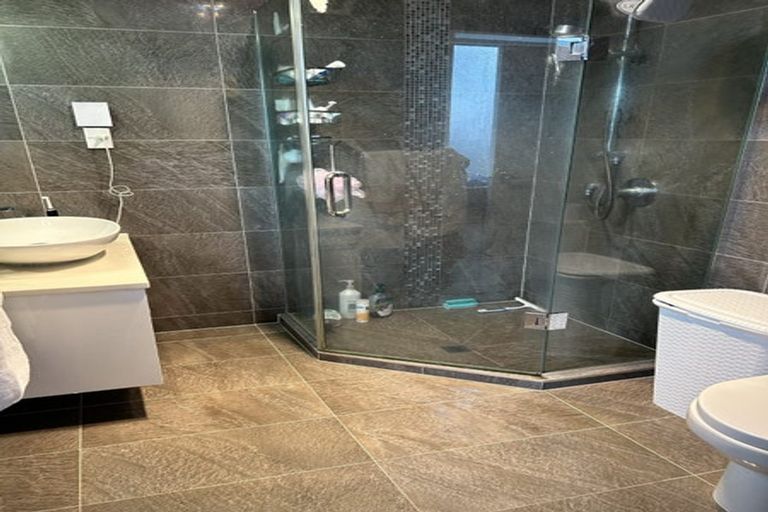 Photo of property in 6a Te Akau Crescent, Bucklands Beach, Auckland, 2012