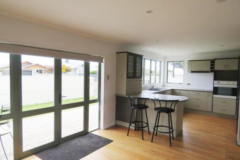 Photo of property in 53 Wallace Place, Westown, New Plymouth, 4310