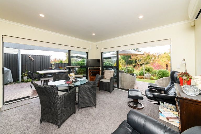 Photo of property in 4a Silkwood Place, Fitzherbert, Palmerston North, 4410
