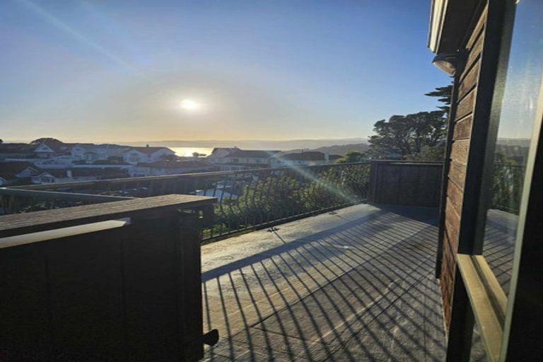 Photo of property in 16 Palliser Road, Roseneath, Wellington, 6011