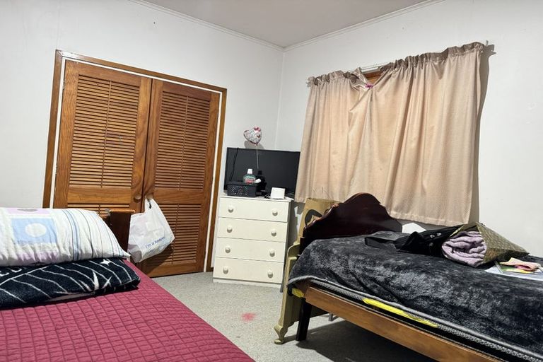 Photo of property in 72 Peach Road, Glenfield, Auckland, 0629