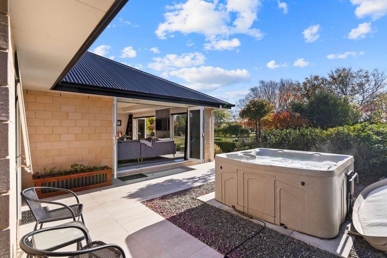 Photo of property in 7 Teviotview Place, Amberley, 7410