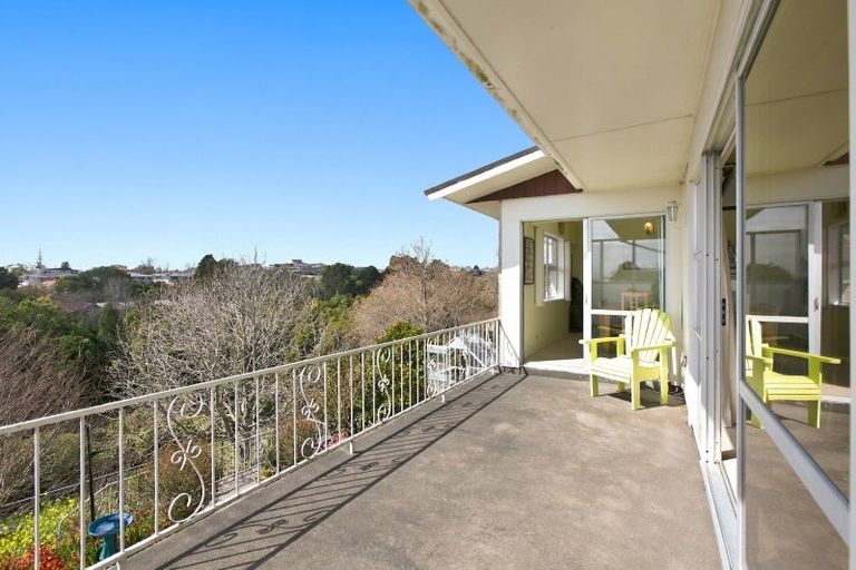 Photo of property in 7 Montana Place, Merrilands, New Plymouth, 4312