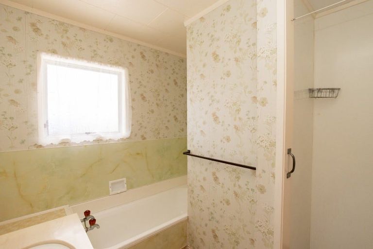 Photo of property in 11 Mcclean Place, Ngatea, 3503