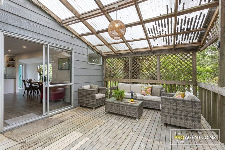 Photo of property in 639 Huia Road, Parau, Auckland, 0604