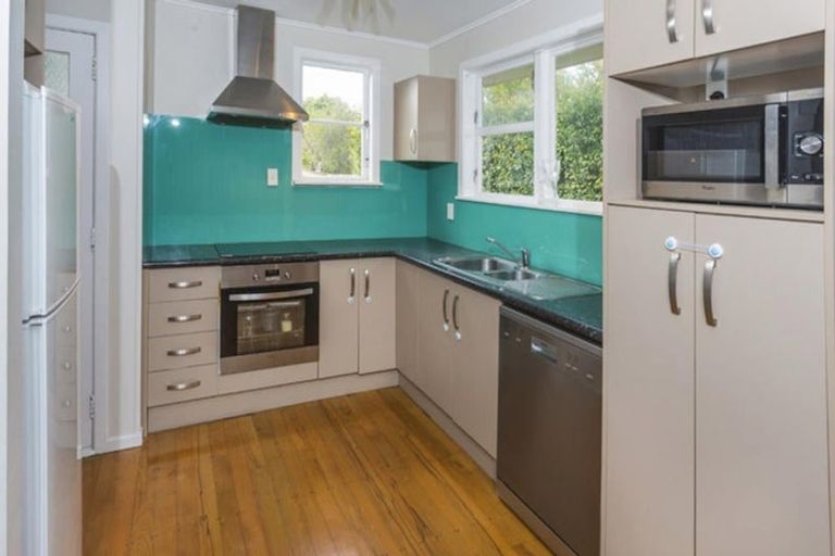 Photo of property in 68 Edgewater Drive, Pakuranga, Auckland, 2010