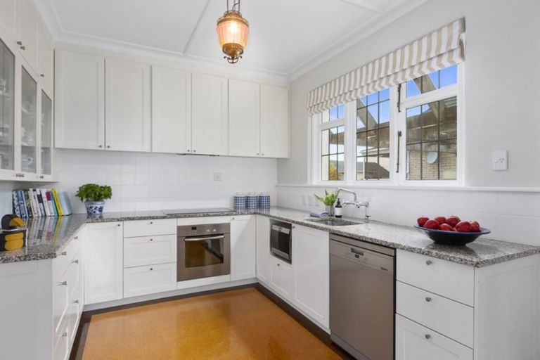 Photo of property in 27 Sandringham Street, Saint Clair, Dunedin, 9012