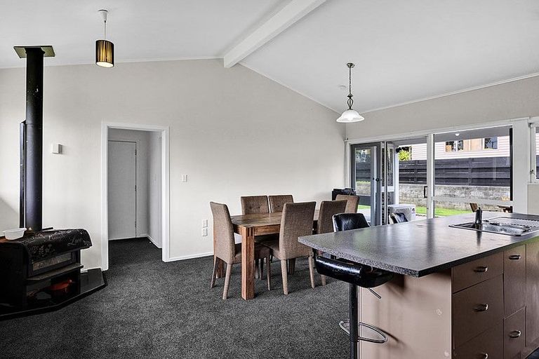 Photo of property in 6 Climie Crescent, Hawera, 4610