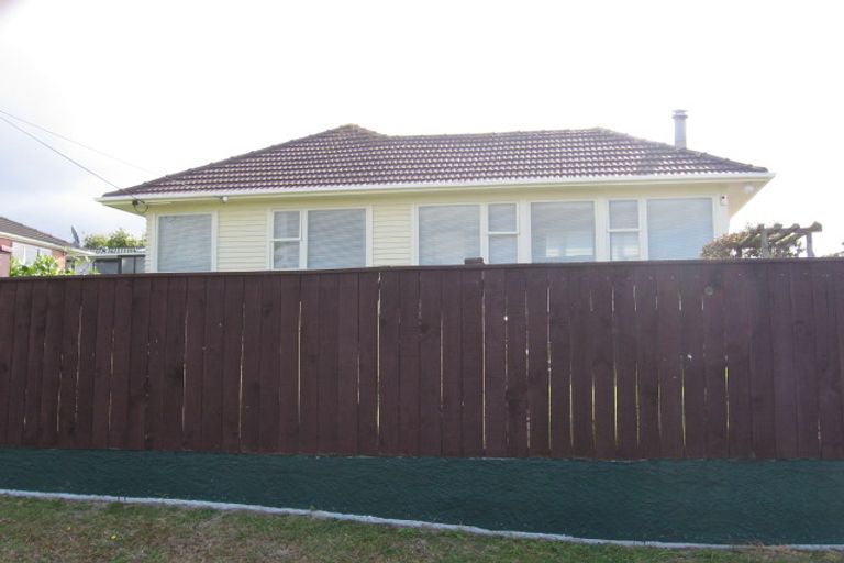 Photo of property in 914 East Coast Road, Northcross, Auckland, 0630