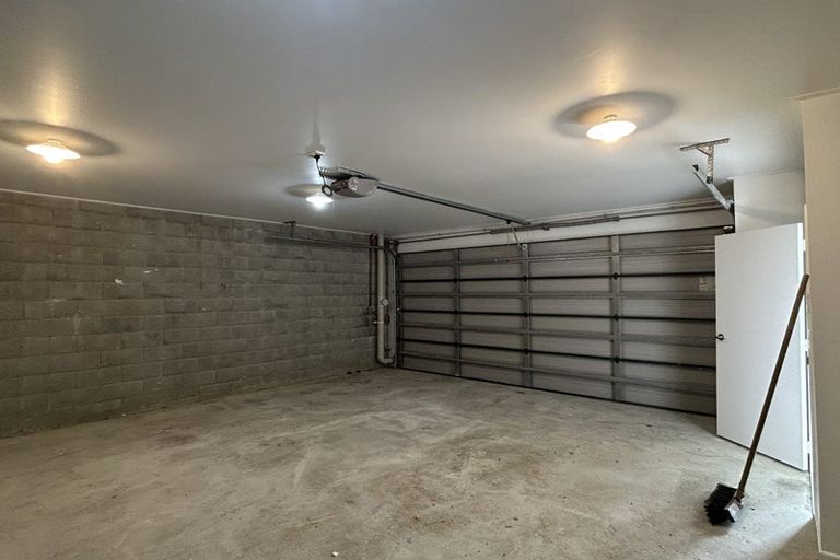 Photo of property in 3 Mitika Way, Strathmore Park, Wellington, 6022