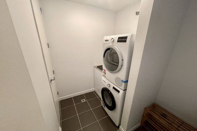 Photo of property in Montreaux Apartments, 3f/164 The Terrace, Wellington Central, Wellington, 6011