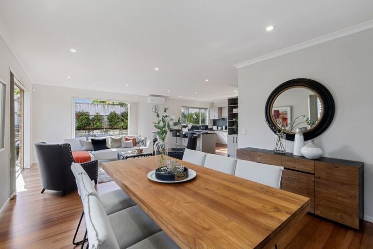 Photo of property in 12 Bur Oak Terrace, Schnapper Rock, Auckland, 0632