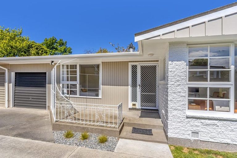 Photo of property in 2/42 Prossers Road, Saint Martins, Christchurch, 8022