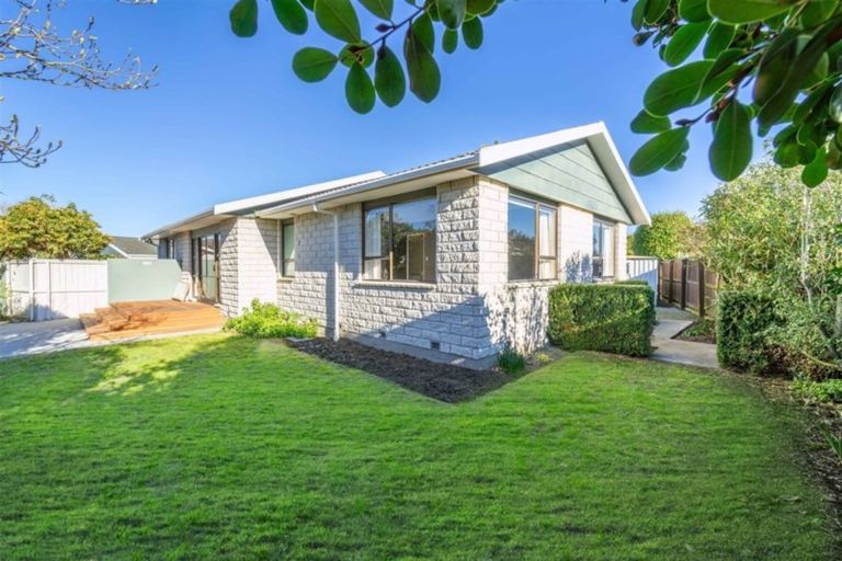 Photo of property in 76 Cheyenne Street, Sockburn, Christchurch, 8042
