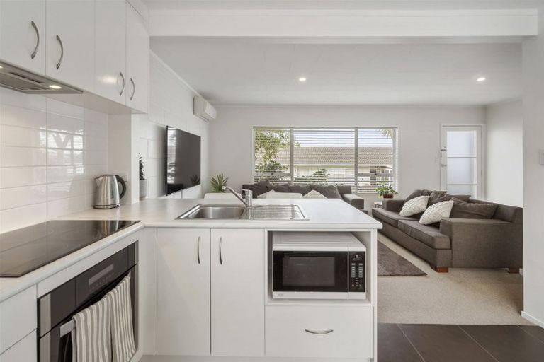 Photo of property in 1/7 Addison Drive, Glendene, Auckland, 0602