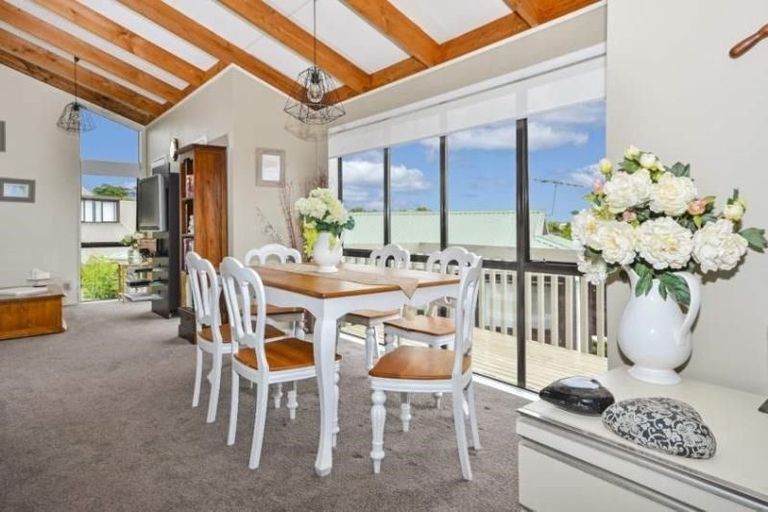 Photo of property in 10 Unsworth Drive, Unsworth Heights, Auckland, 0632