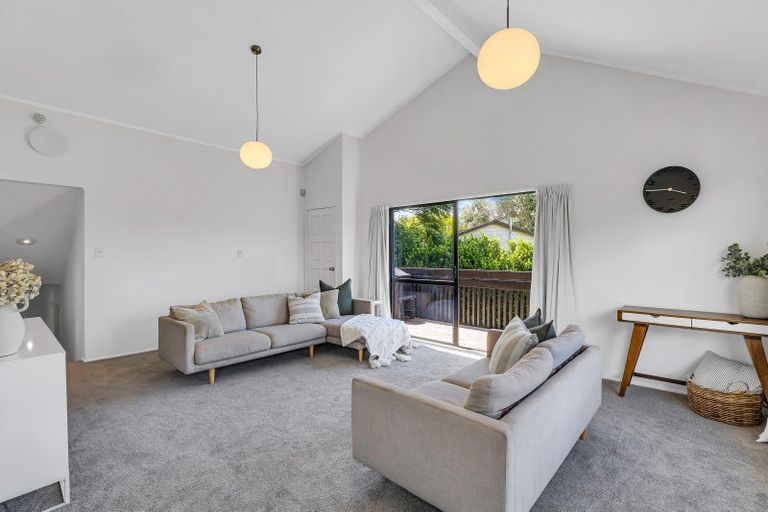 Photo of property in 2/105 Moa Road, Point Chevalier, Auckland, 1022
