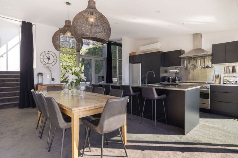 Photo of property in 6 Whitbourn Place, Fernhill, Queenstown, 9300