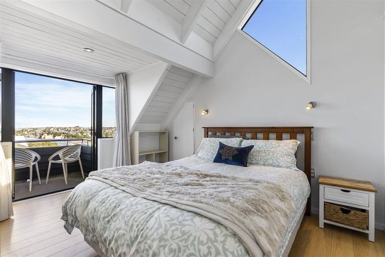 Photo of property in 2/8 Newburn Road, Waiake, Auckland, 0630