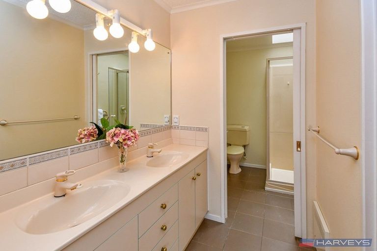 Photo of property in 4 Larkspur Court, The Gardens, Auckland, 2105