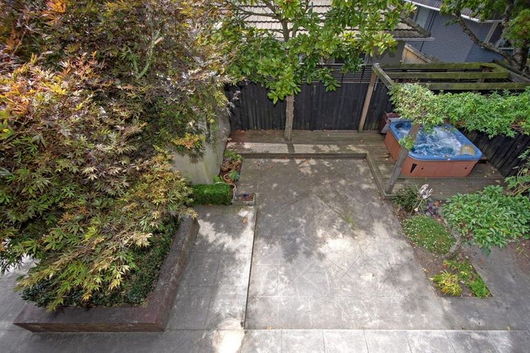 Photo of property in 2/11 Mclellan Place, Ilam, Christchurch, 8041