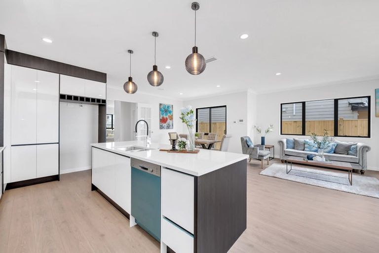 Photo of property in 19 Dungloe Avenue, Flat Bush, Auckland, 2019