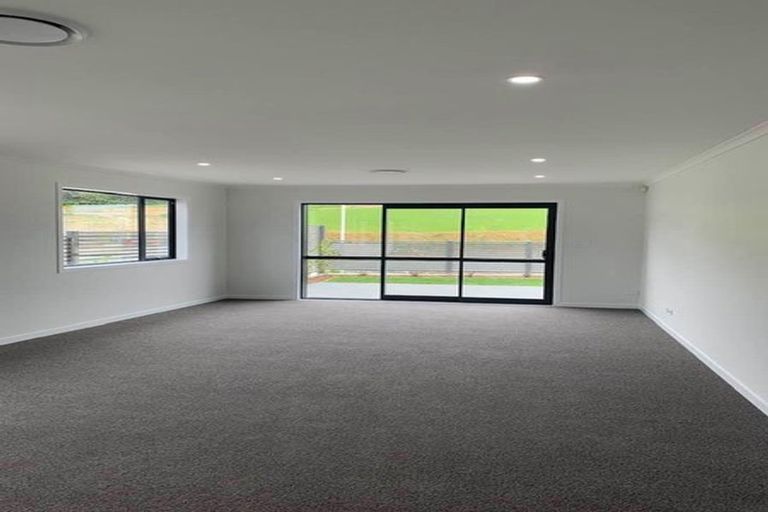 Photo of property in 32 Karearea Avenue, Kenepuru, Porirua, 5022