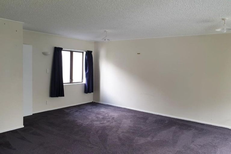 Photo of property in 2/17u Randwick Crescent, Moera, Lower Hutt, 5010