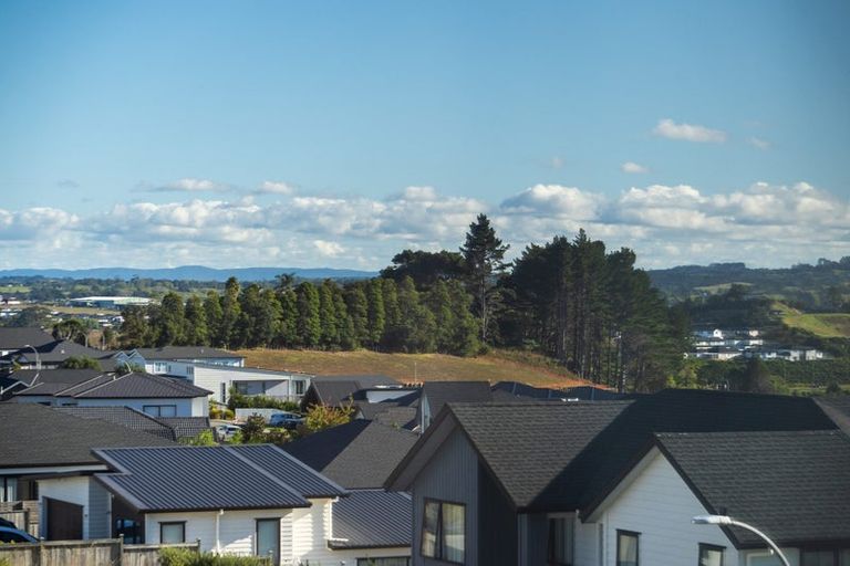 Photo of property in 46 Celestial Crescent, Orewa, 0931