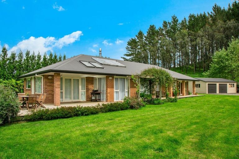 Photo of property in 1096 Egmont Road, Egmont Village, New Plymouth, 4372